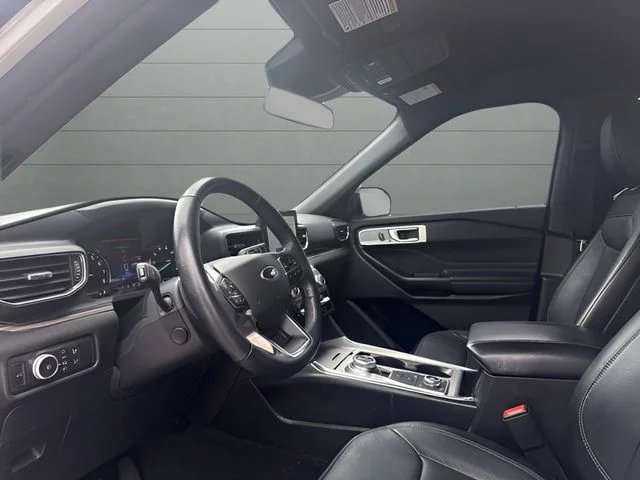 Used 2020 White Ford Limited image 12