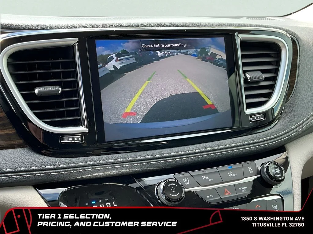 Used 2024 Silver Chrysler Limited image 34
