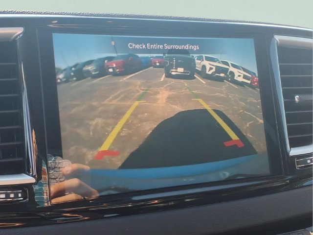 Used 2024  Chrysler Touring L image 5