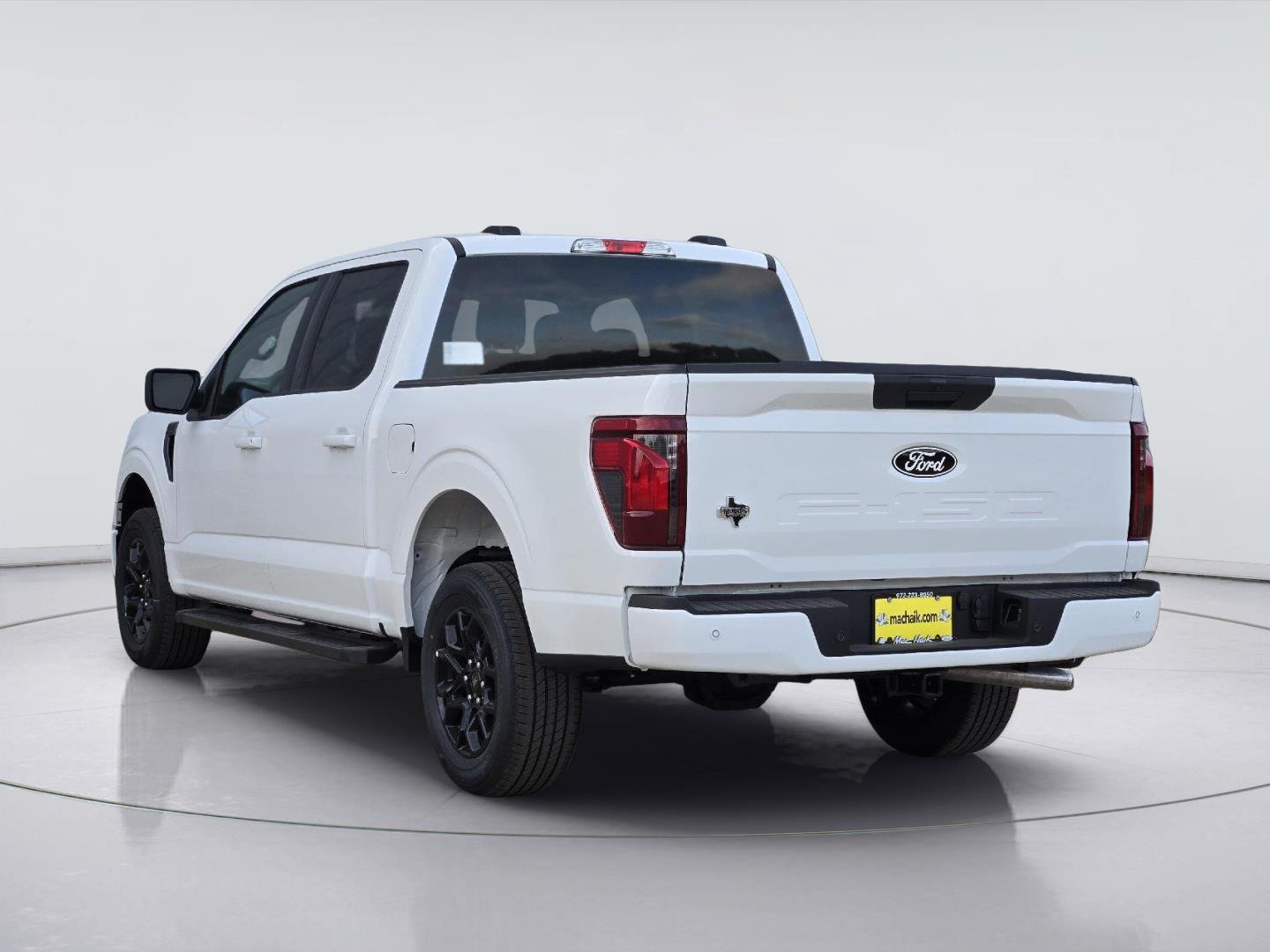 New 2026 Oxford White Ford XLT image 3