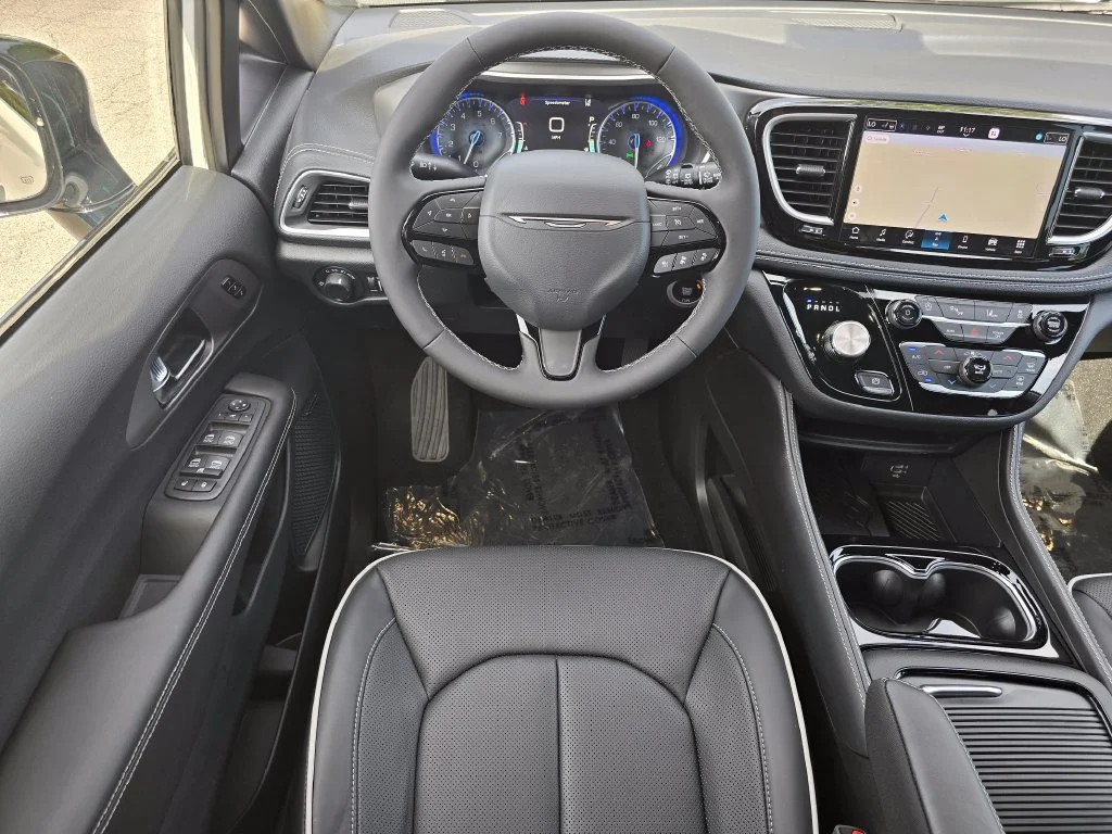 New 2027 White/off-white Chrysler Limited image 30