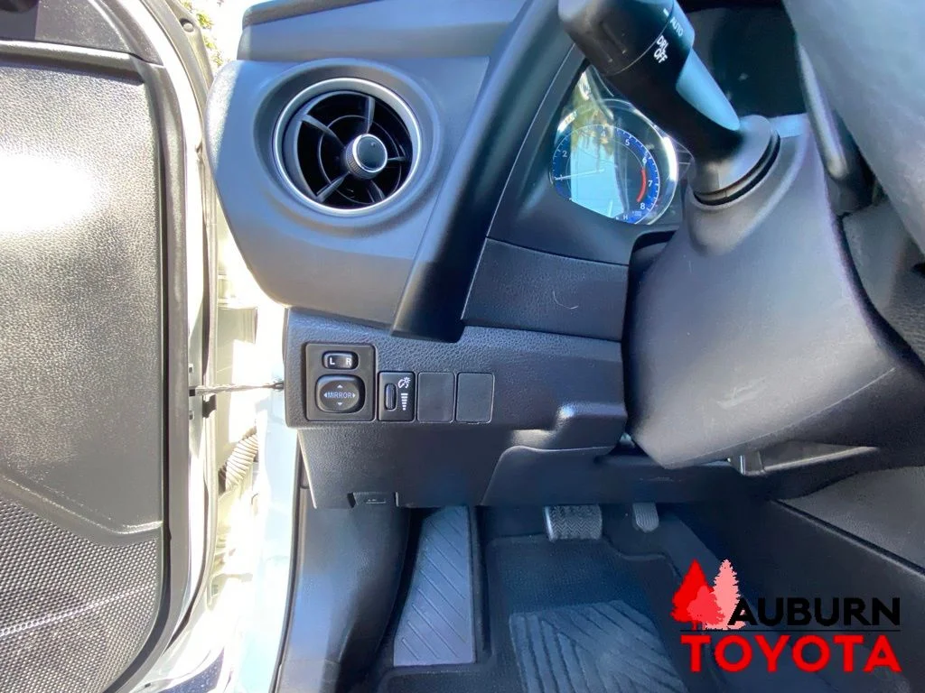 Used 2017 Ice Cap Toyota SE image 28