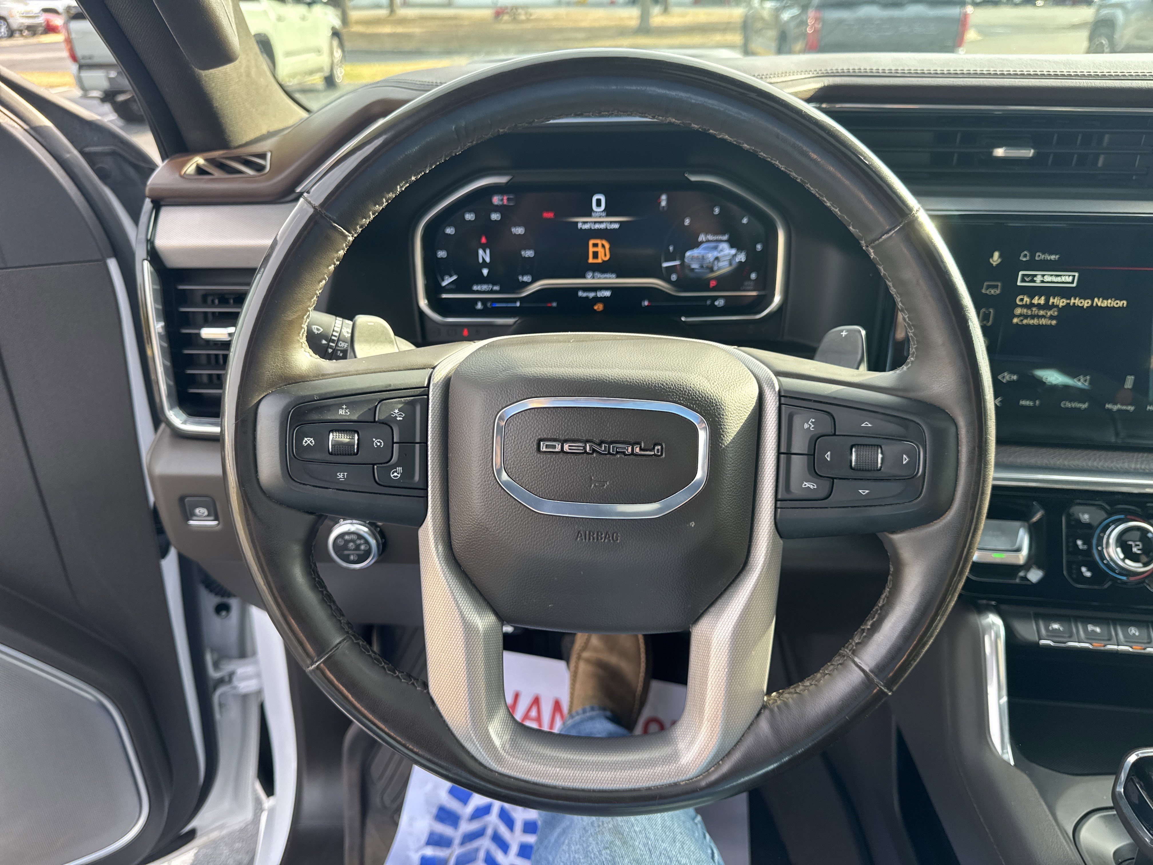 Used 2025 White Frost Tricoat GMC Denali image 17