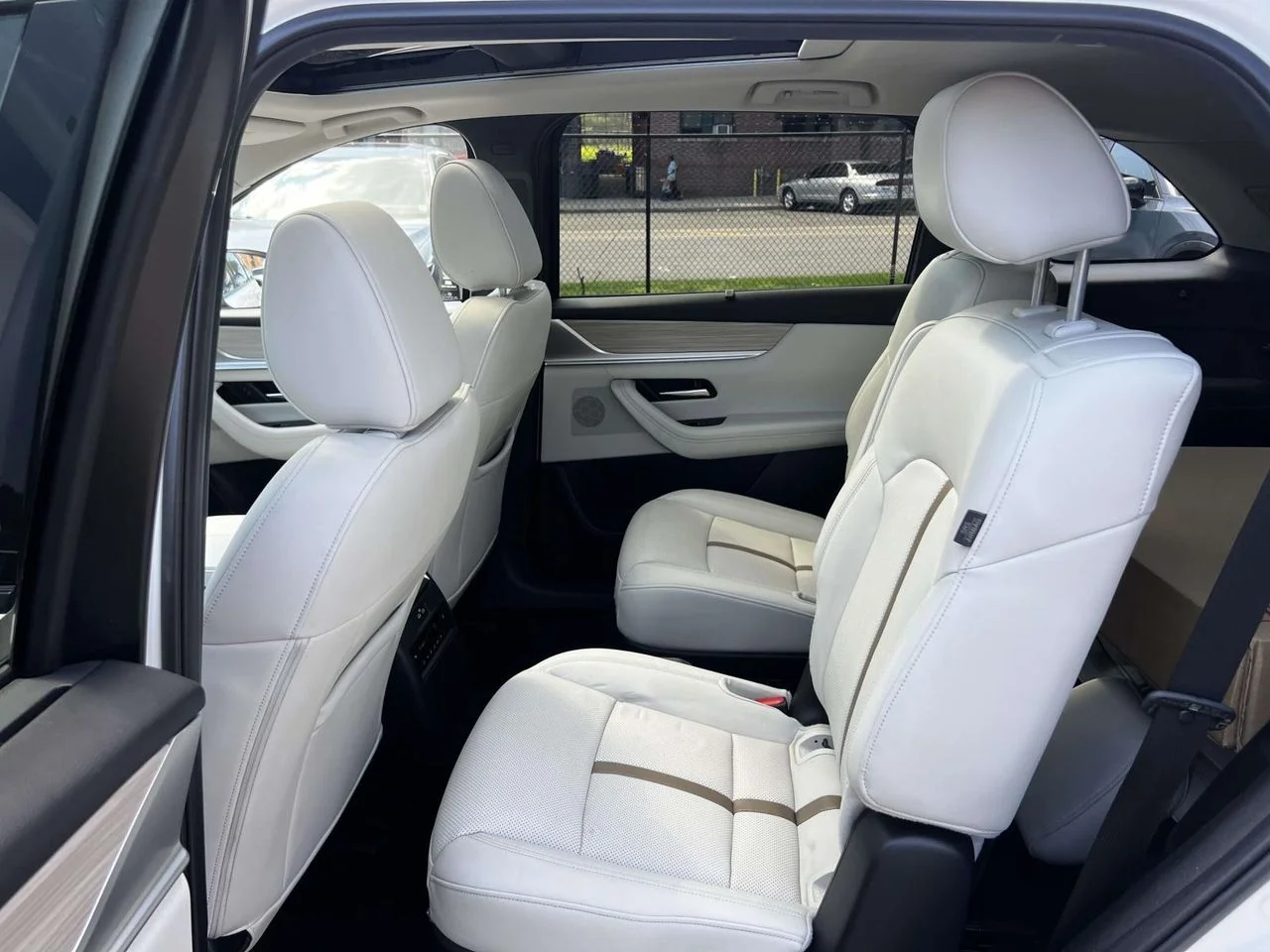 Certified Used 2024 Rhodium White Premium Mazda Premium Plus image 24