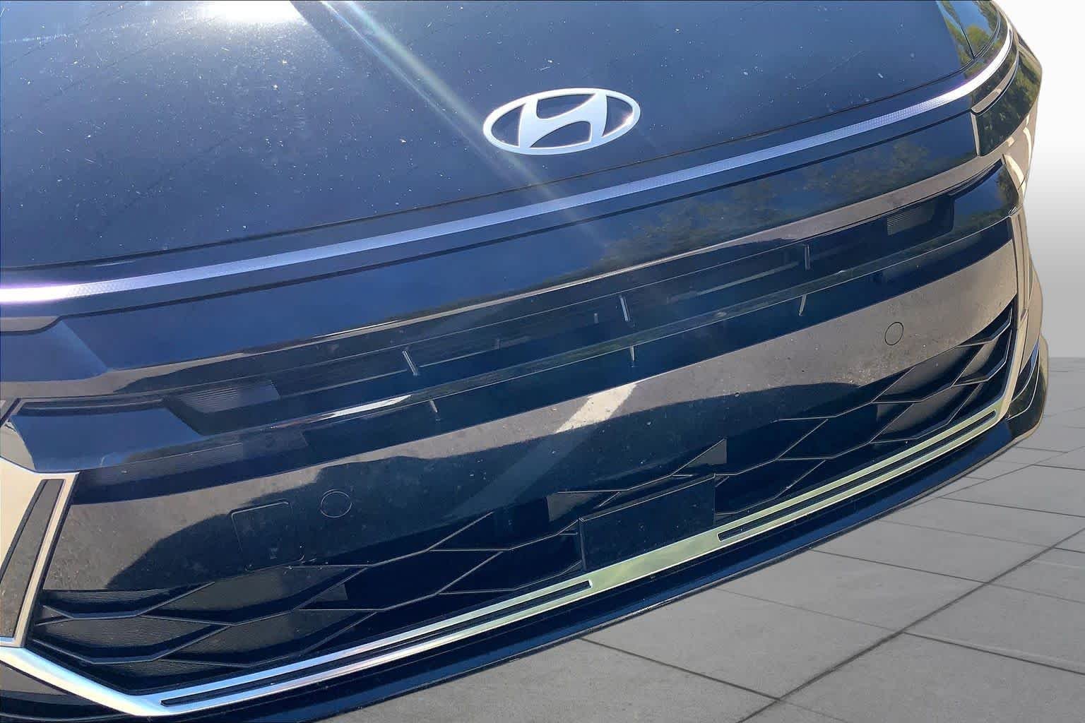 Used 2024 Onyx Black Hyundai SEL image 28