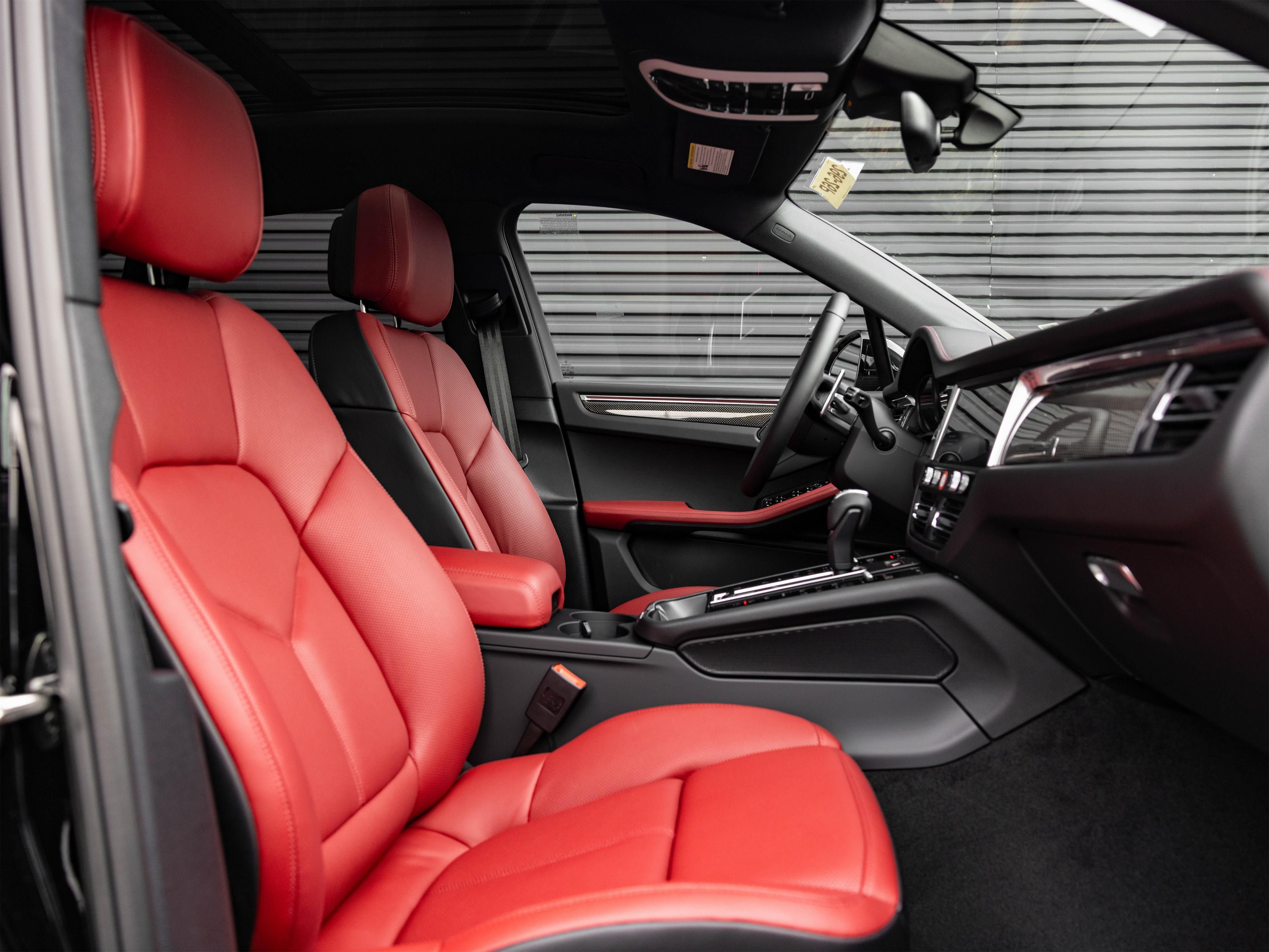 2026 Porsche Macan S - Photo 16