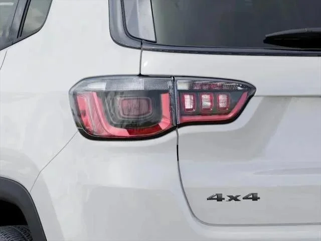 New 2026 Bright White Clearcoat Jeep Latitude image 87