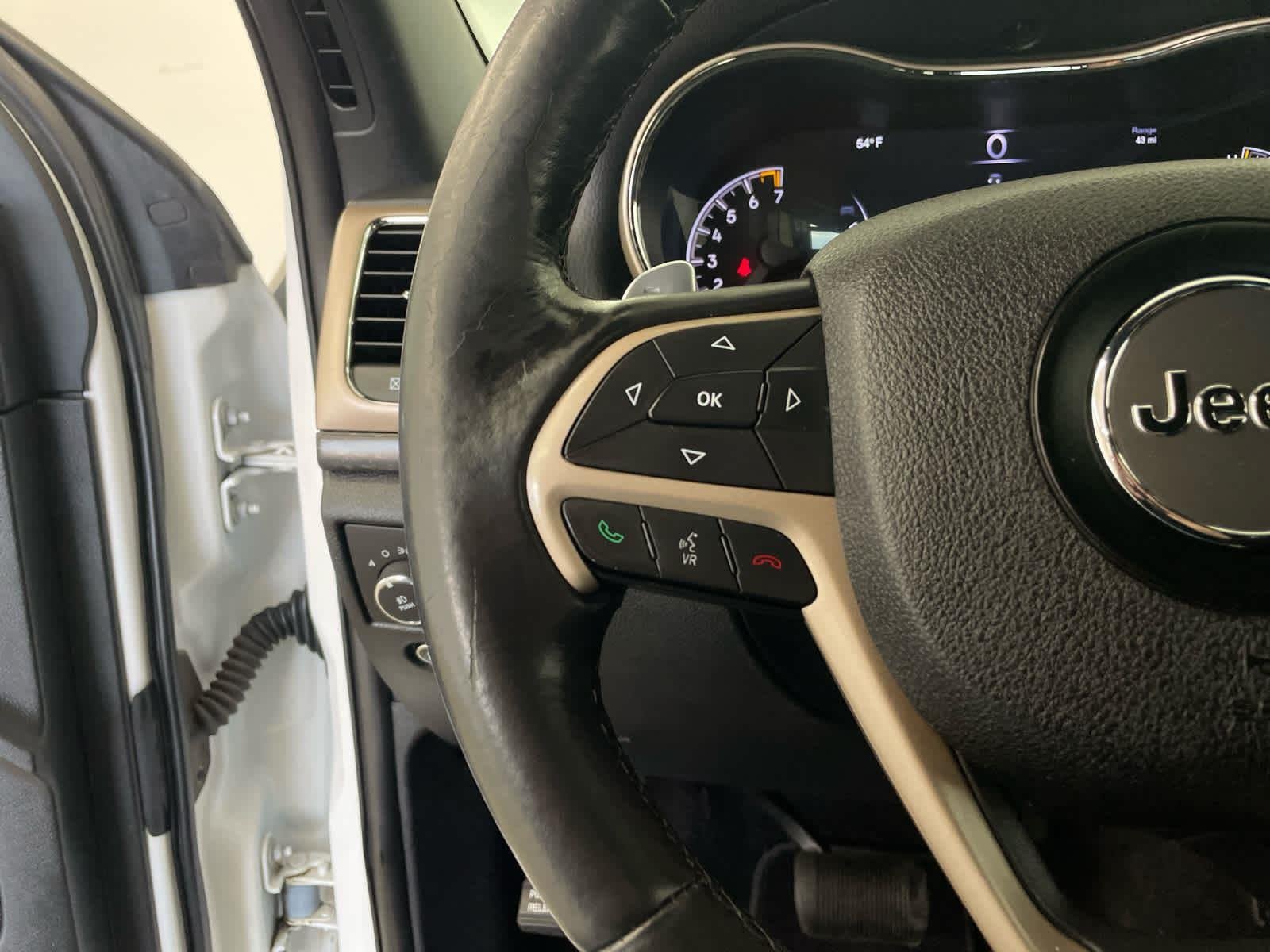 Used 2015 Bright White Clearcoat Jeep Laredo image 33