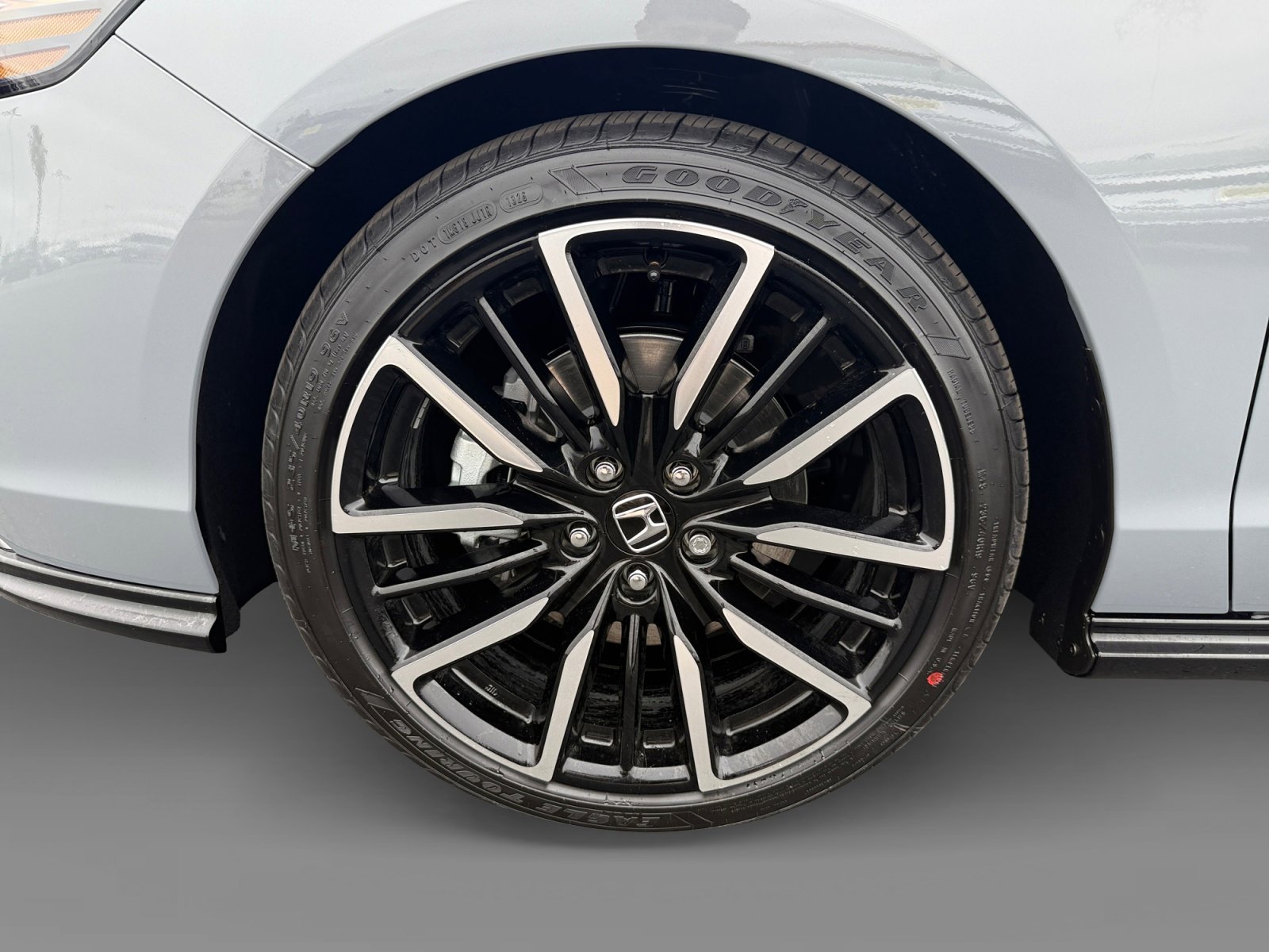 New 2026 Urban Gray Pearl Honda Touring image 9