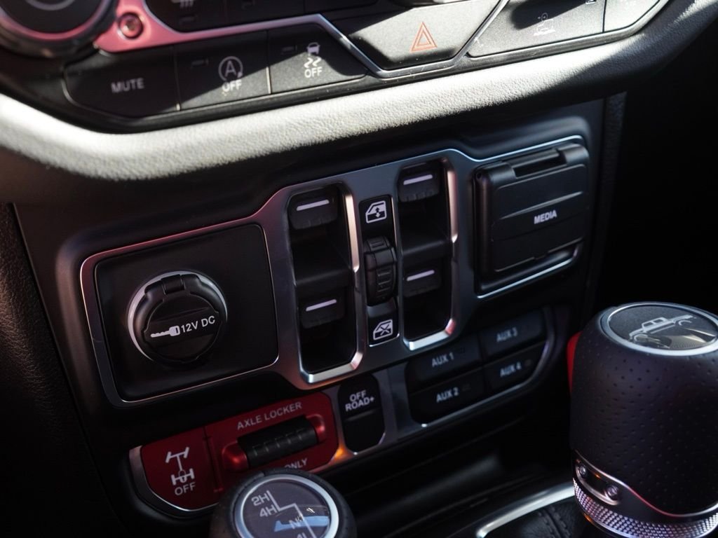 New 2026 Anvil Clear-Coat Exterior Paint Jeep Mojave image 13