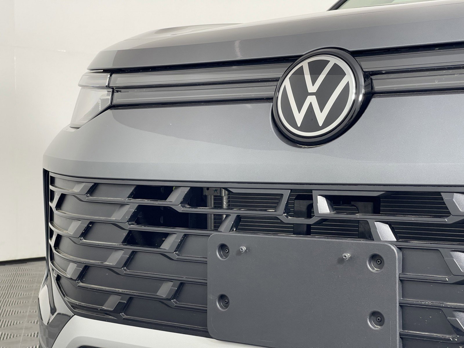 2025 Volkswagen Tiguan SE - Photo 9