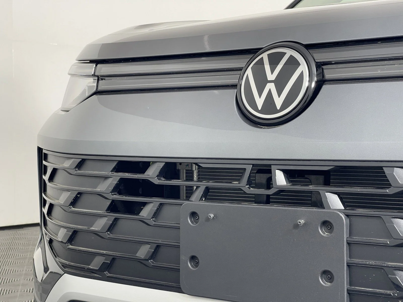 2025 Volkswagen Tiguan SE - Photo 9