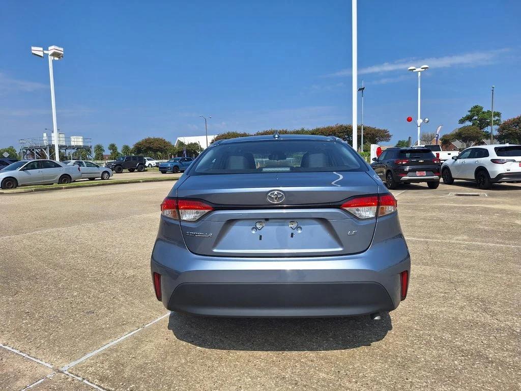Used 2025  Toyota LE image 6