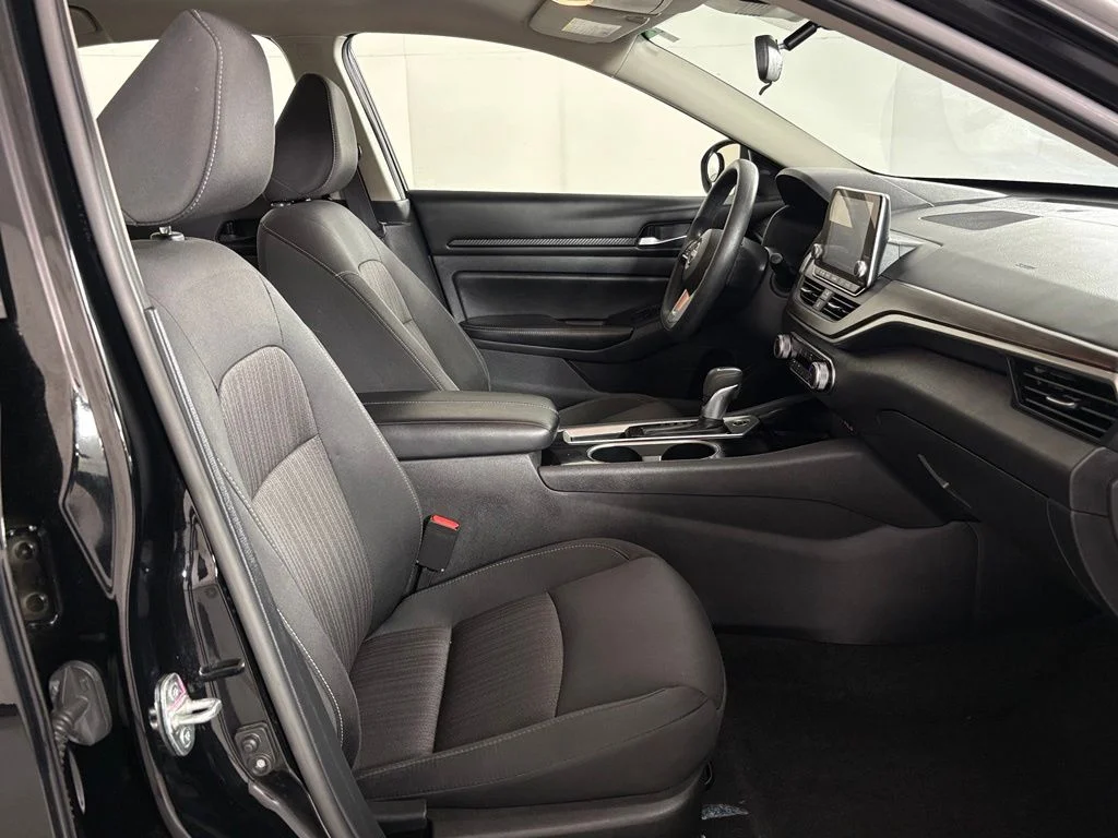 Used 2024 Black Nissan 2.5 SV image 38