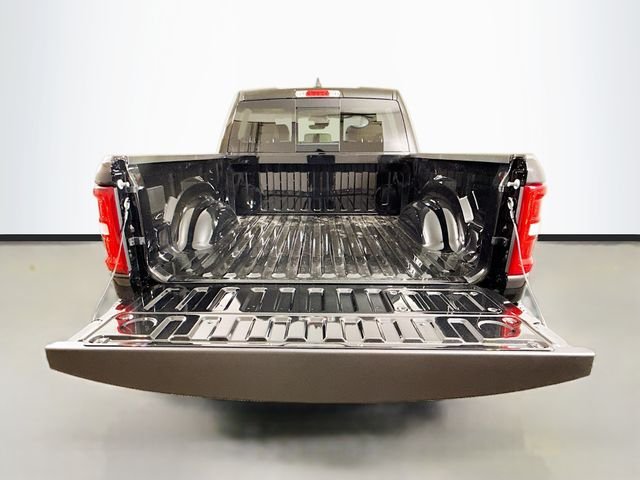 New 2026 Diamond Black Crystal Pearl-Coat Exterior Paint RAM Laramie image 27