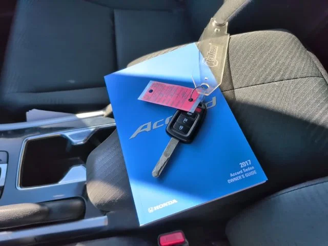 Used 2017  Honda LX image 3