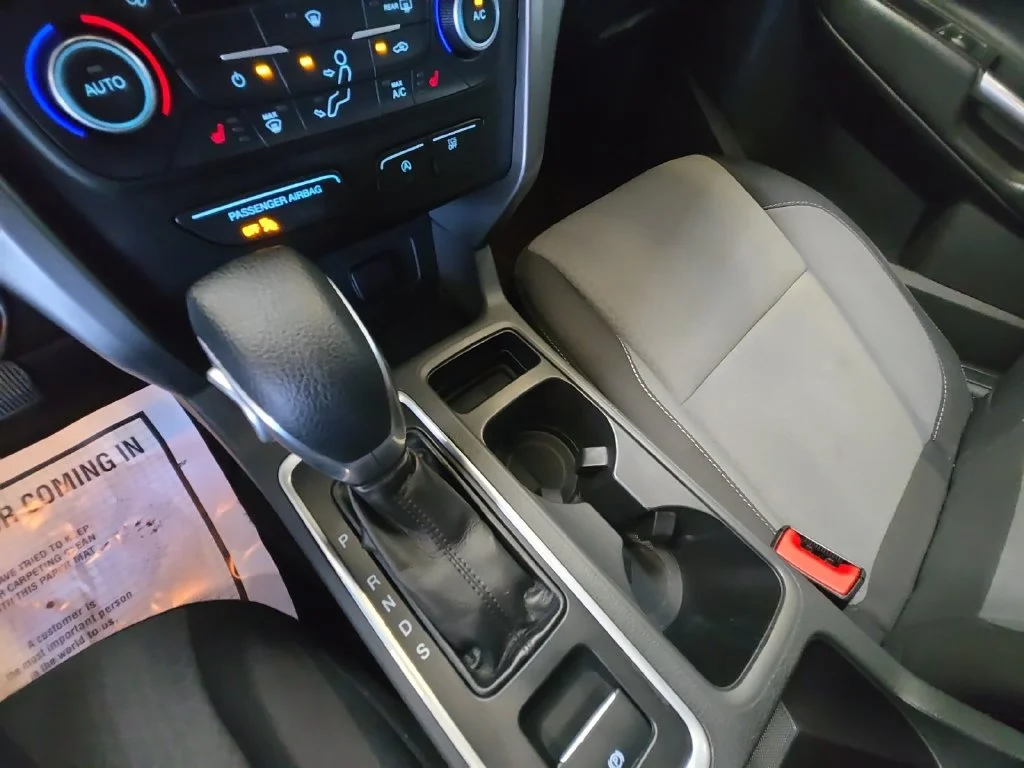 Used 2018 Blue Ford SE image 24