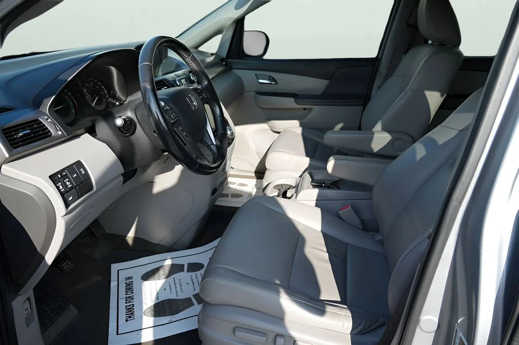 Used 2016 Silver Honda EX-L image 19