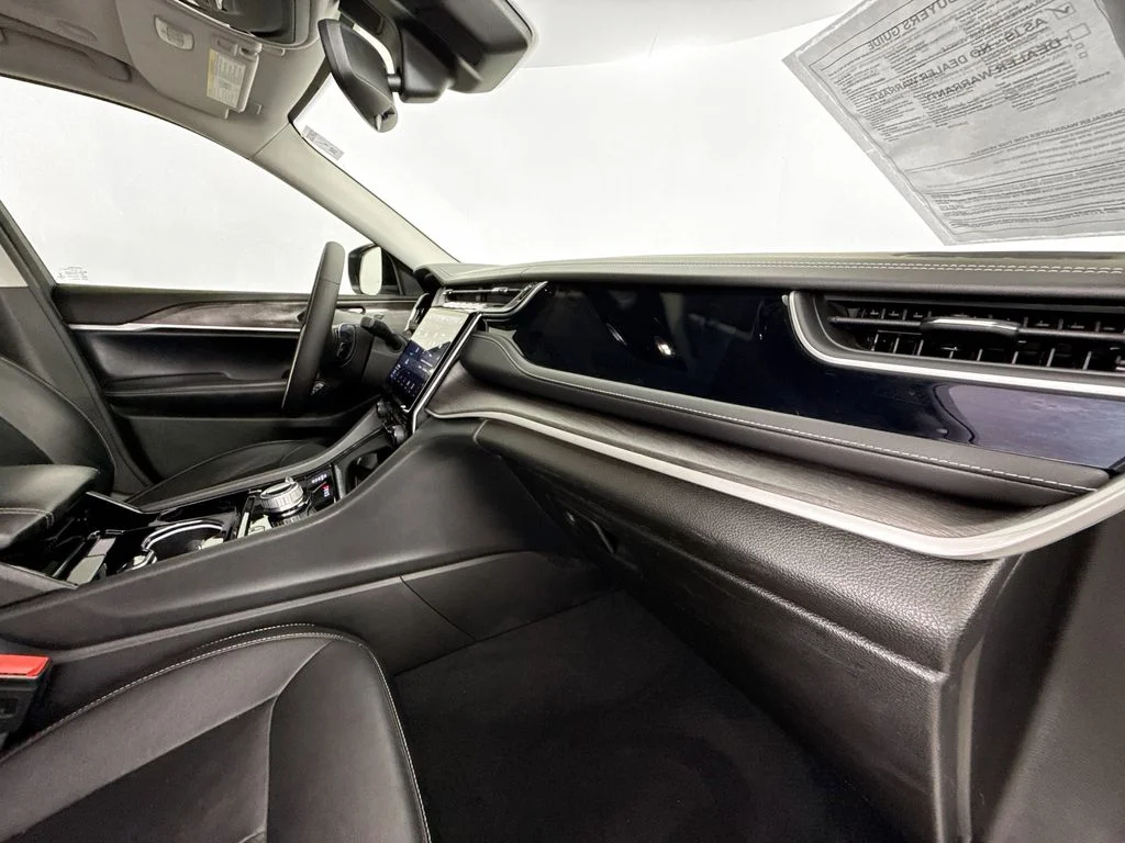 Used 2022 White Jeep 4xe image 29
