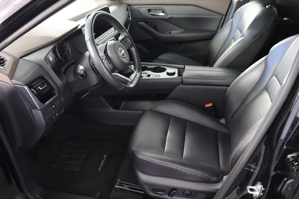 Used 2023 Super Black Nissan SL image 19