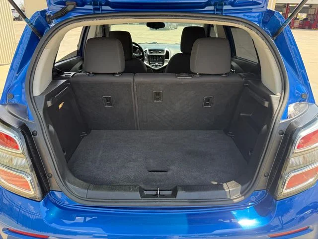 Used 2018 Blue Metallic Chevrolet LT image 31