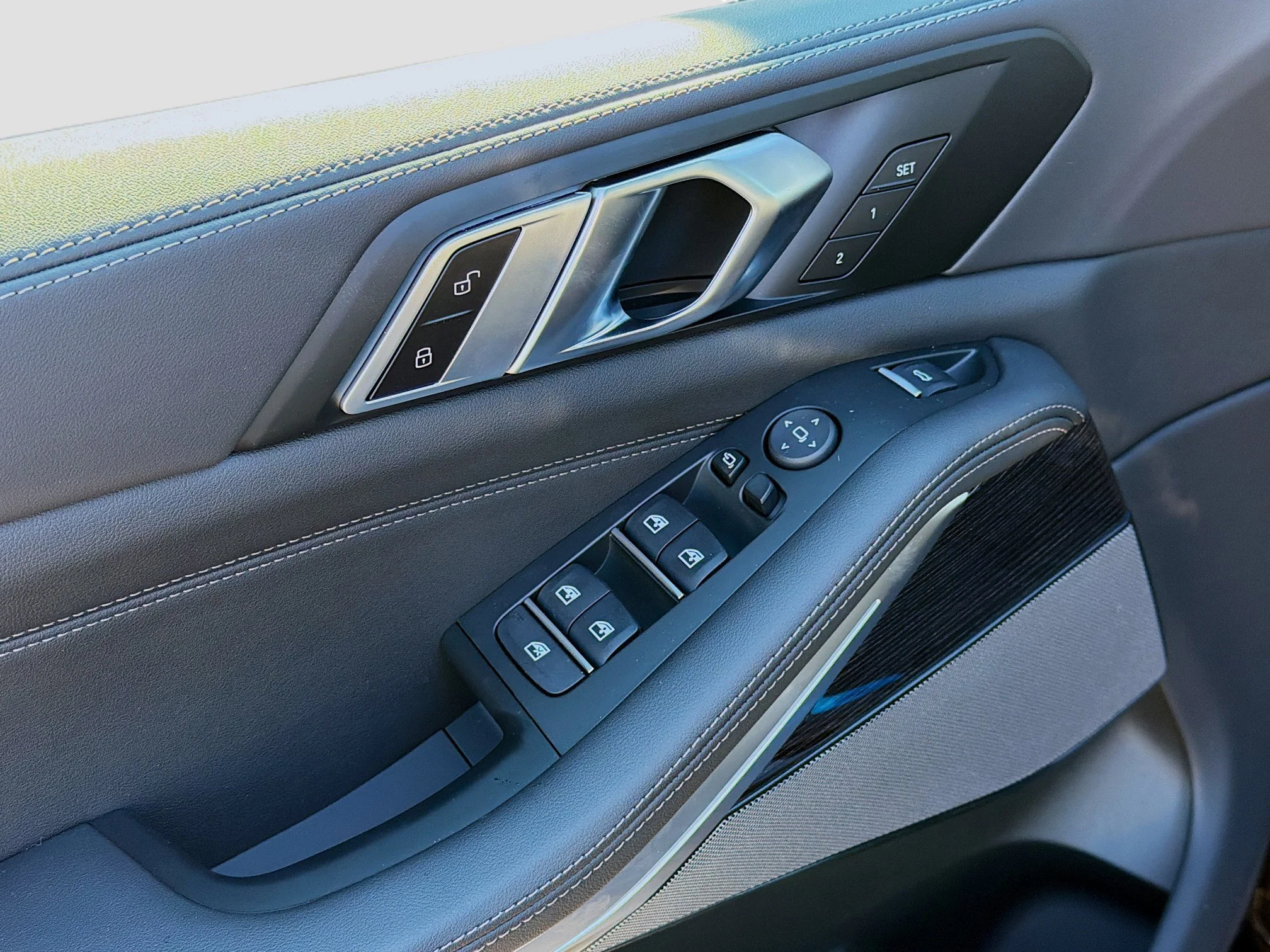 New 2026 Black Sapphire Metallic BMW xDrive40i image 22