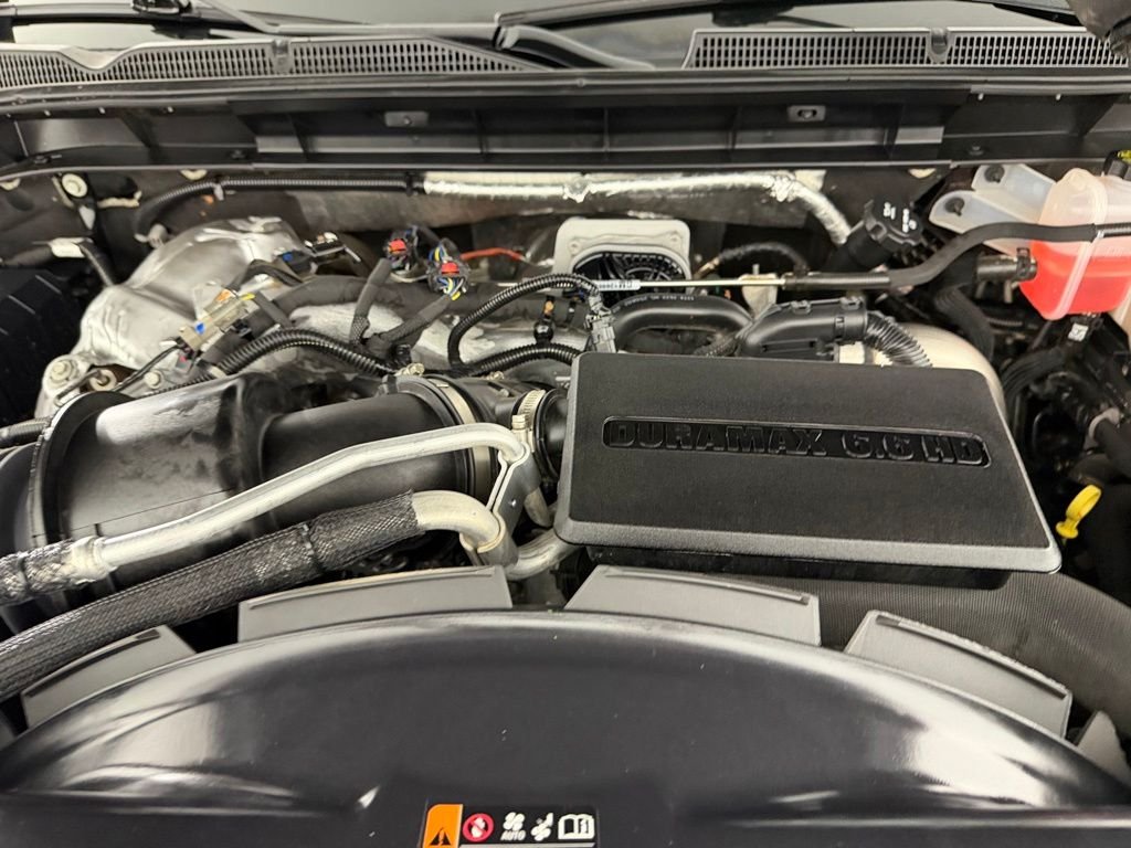 Used 2025 Silver GMC AT4 image 34