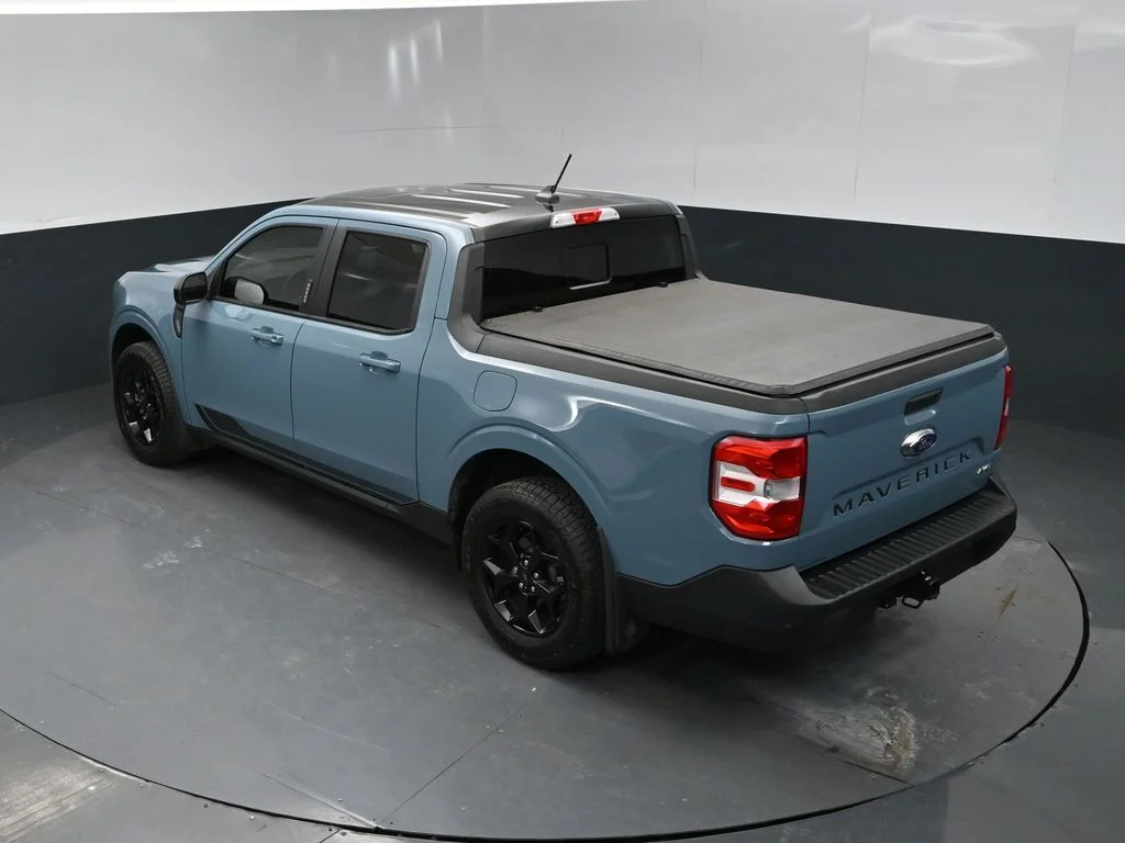 Used 2022 Blue Ford Lariat image 35