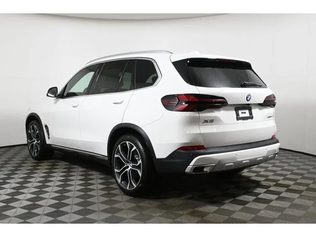 New 2026 Alpine White BMW xDrive40i image 5