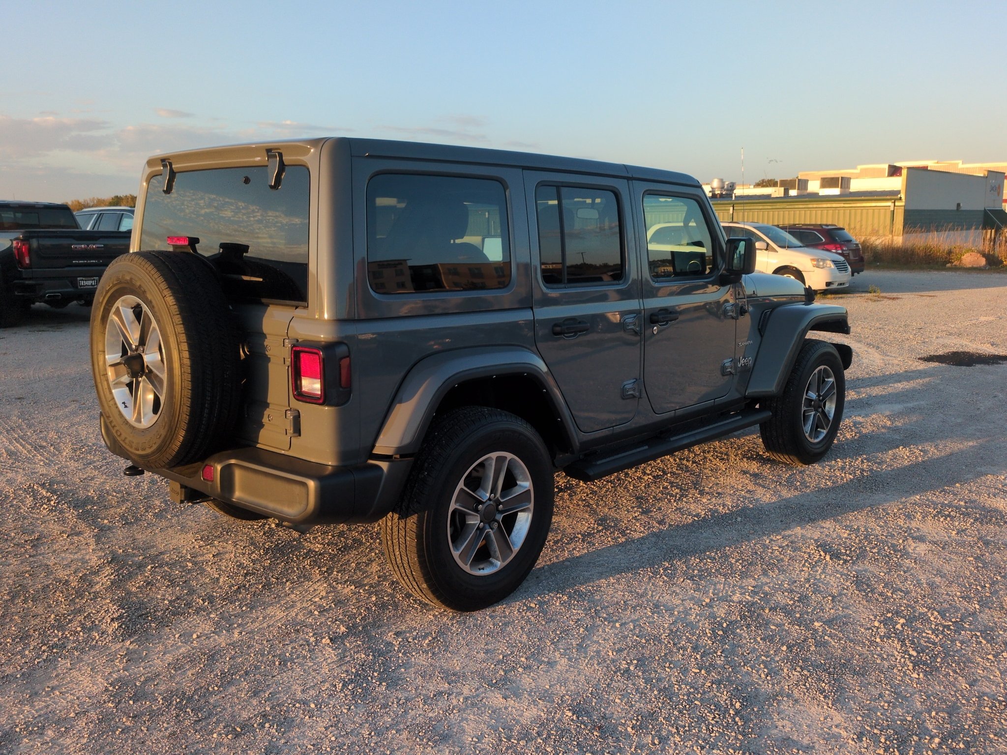 Used 2021 Sting-Grey Jeep Unlimited Sahara image 5