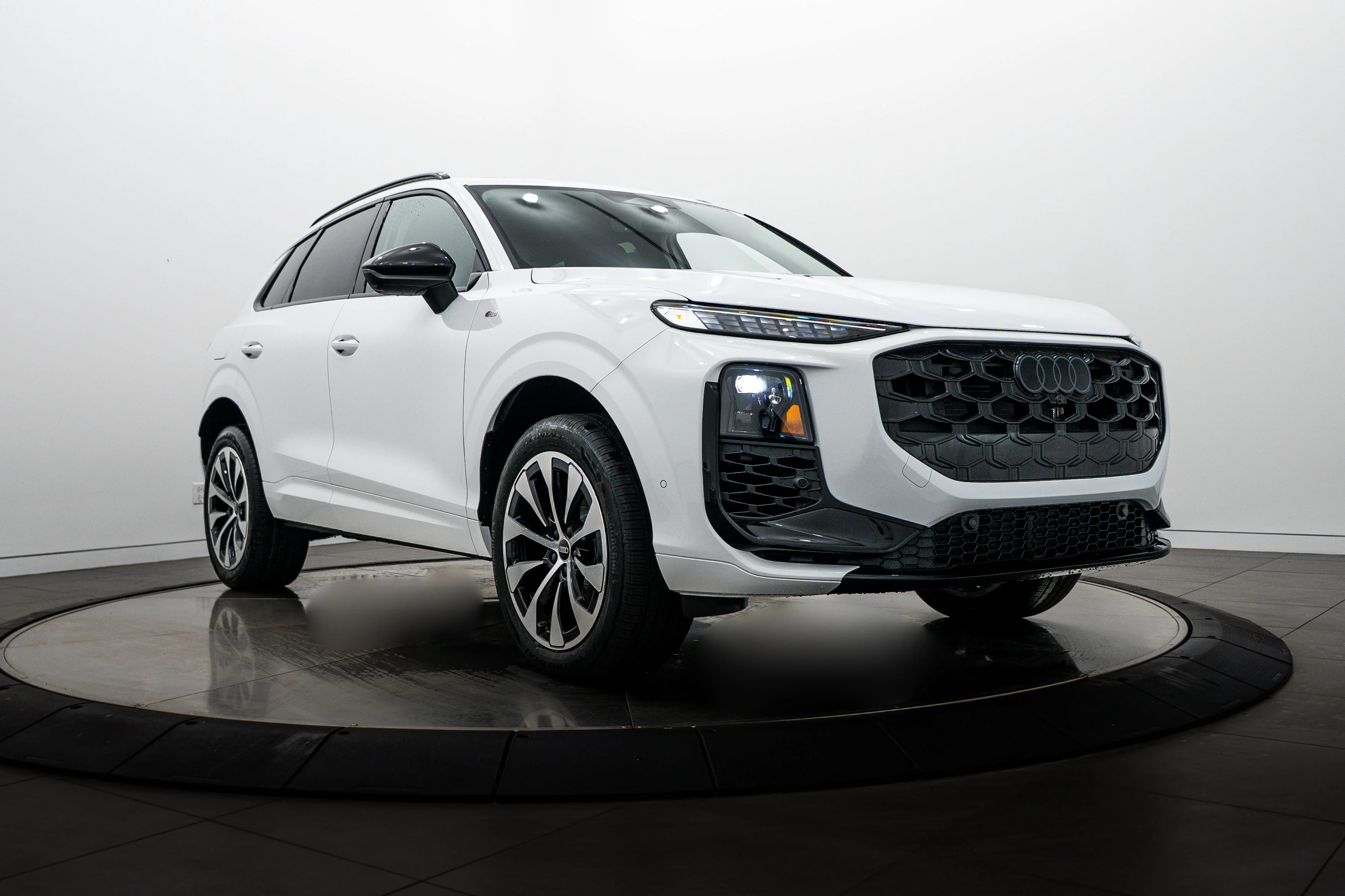 2026 Audi Q3 S line quattro's photo