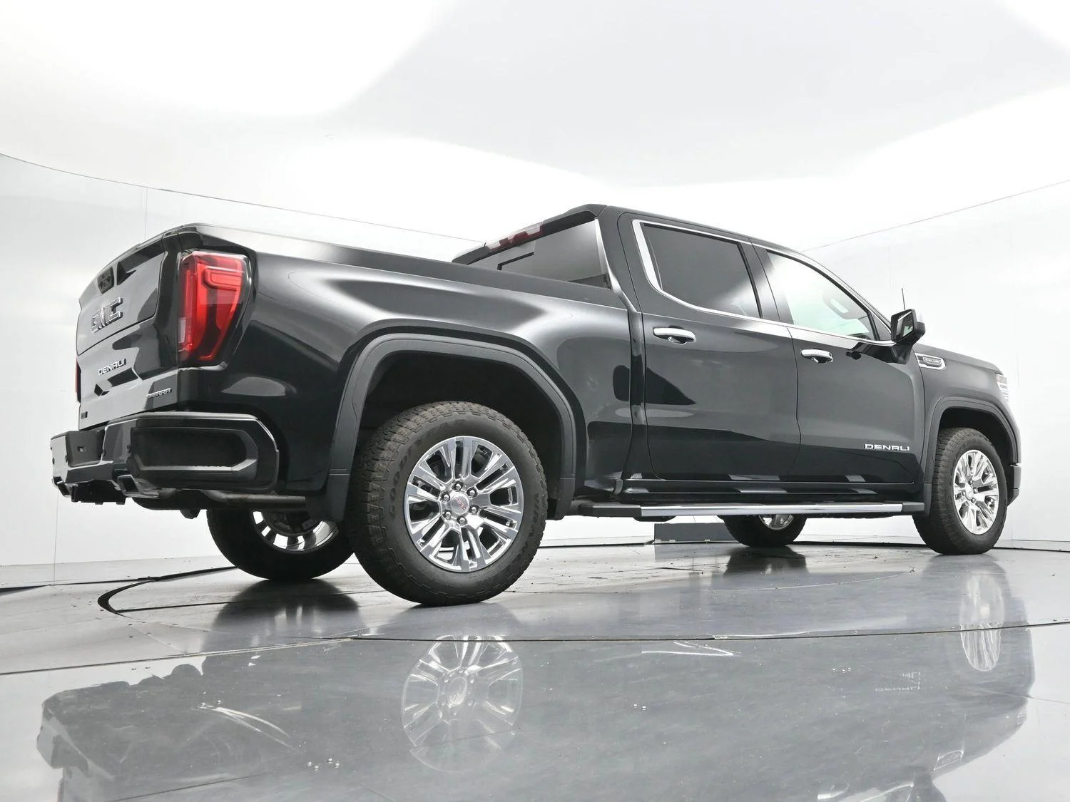 Used 2025 Onyx Black GMC Denali image 55