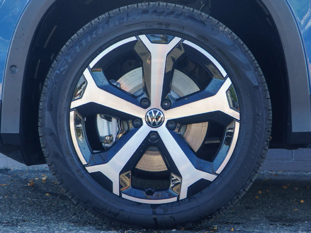 New 2026 Monterey Blue Pearl Volkswagen 2.0T SE image 7