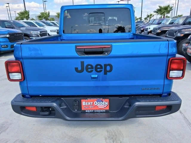 New 2026 Hydro Blue Pearl-Coat Exterior Paint Jeep Sahara image 6