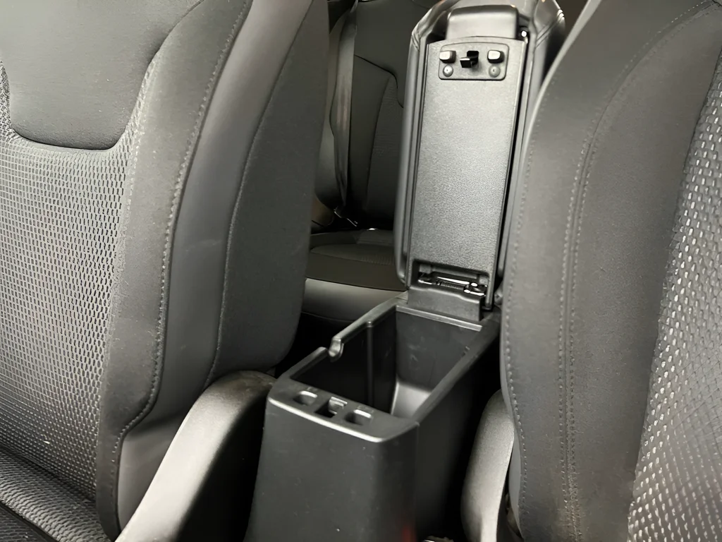 Used 2018 Hypergreen Clearcoat Jeep Latitude image 18