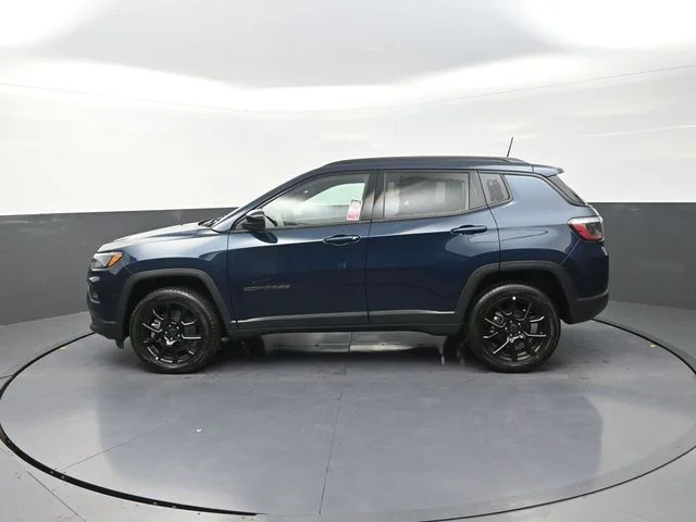 New 2026 Fathom Blue Pearl-Coat Exterior Paint Jeep Latitude image 6
