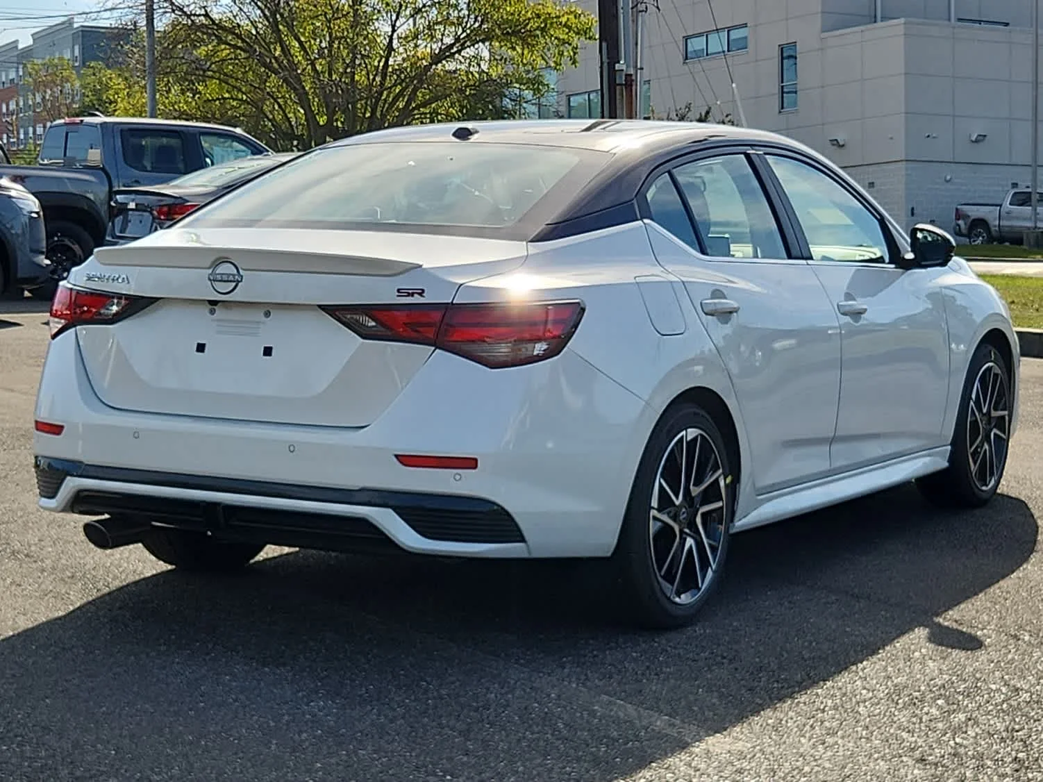 Used 2025 Aspen White Tricoat/Super Black Nissan SR image 3