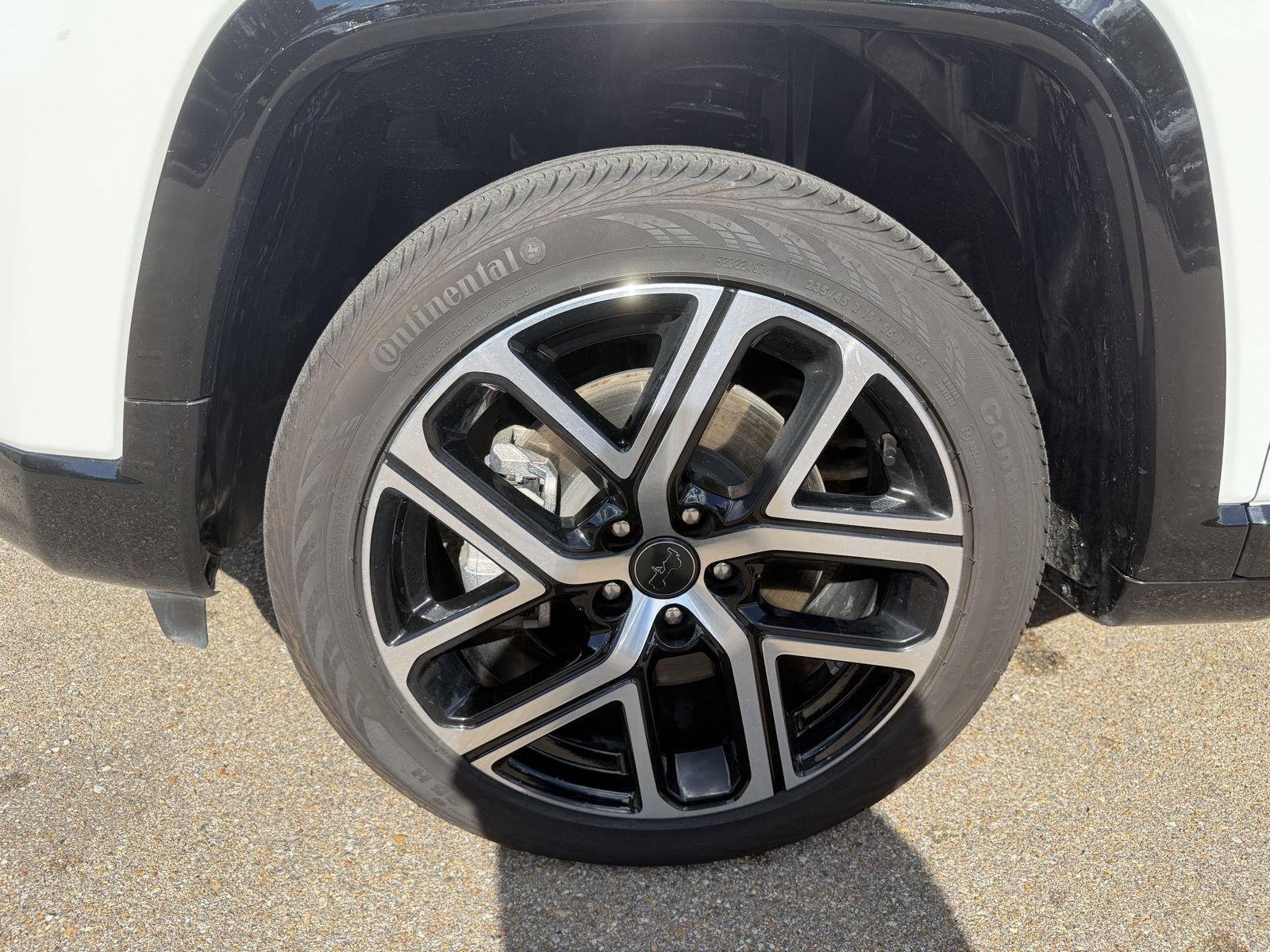 Used 2025 Bright White Clearcoat Jeep Limited image 24