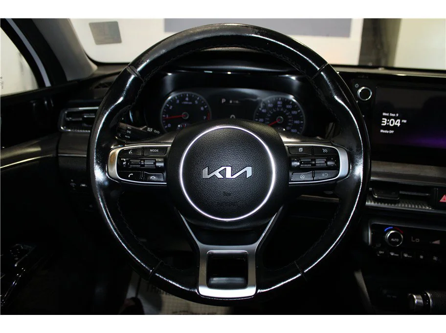 Used 2024 Glacial White Pearl Kia EX image 24