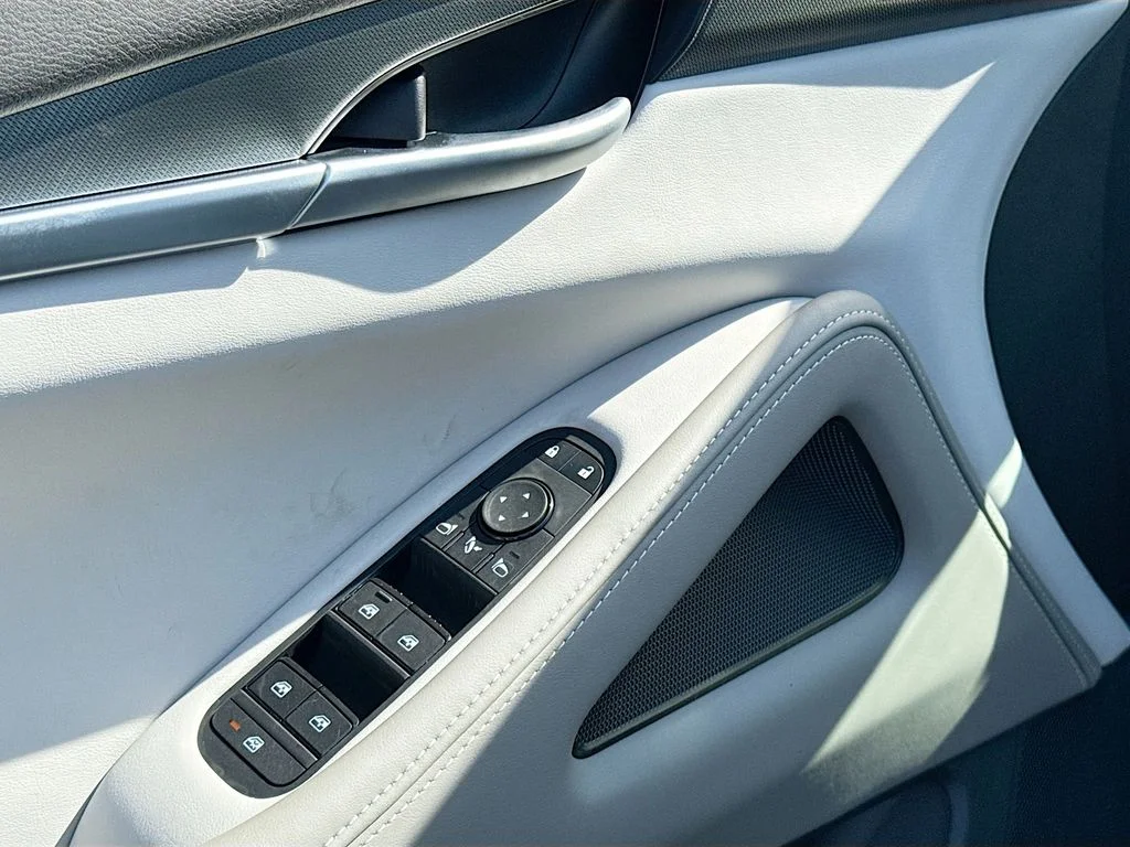 New 2027 RADIANT WHITE INFINITI Luxe AWD image 18