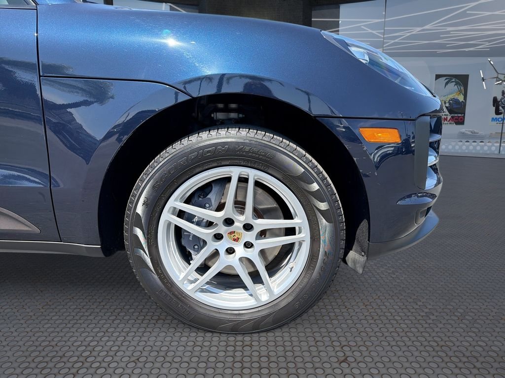 Used 2021  Porsche Base image 19