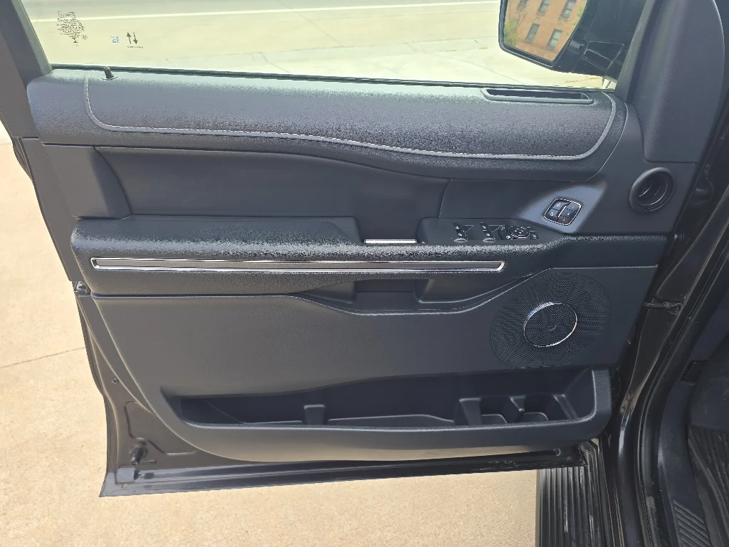 Used 2024  Ford XLT image 11
