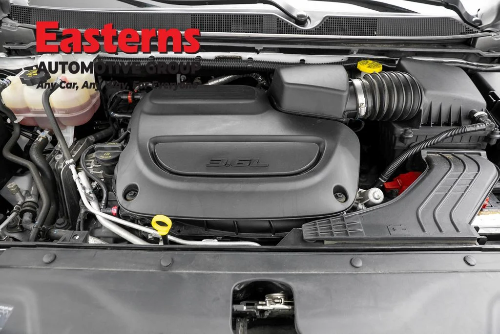 Used 2023 White Chrysler Touring L image 7