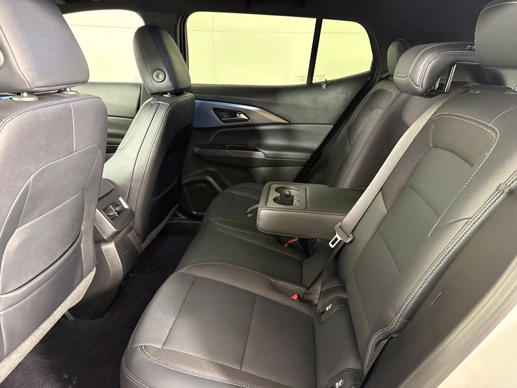 Used 2024 White Chevrolet LT image 37