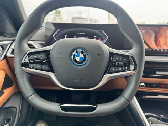 Used 2025 White BMW xDrive40 image 26