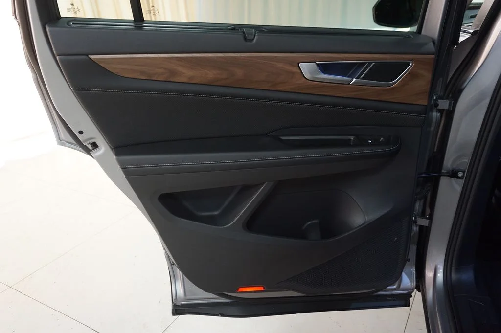 Certified Used 2024 Silver Mist Metallic Volkswagen 2.0T SE w/Technology image 32