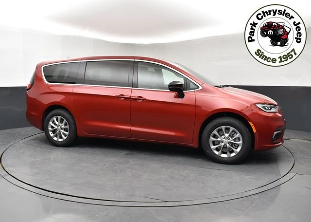2026 Chrysler Pacifica Select AWD's photo
