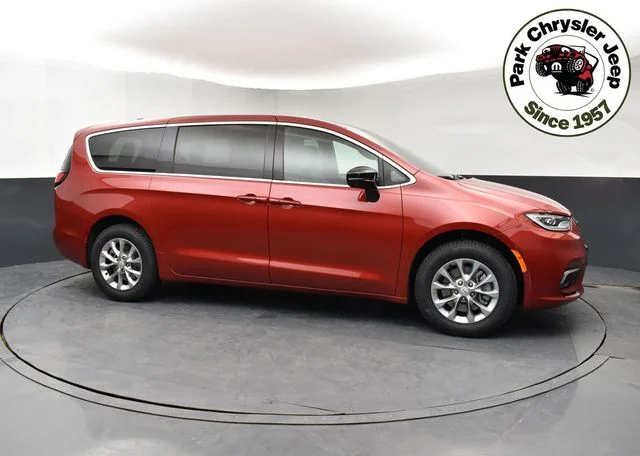2026 Chrysler Pacifica Select AWD's photo