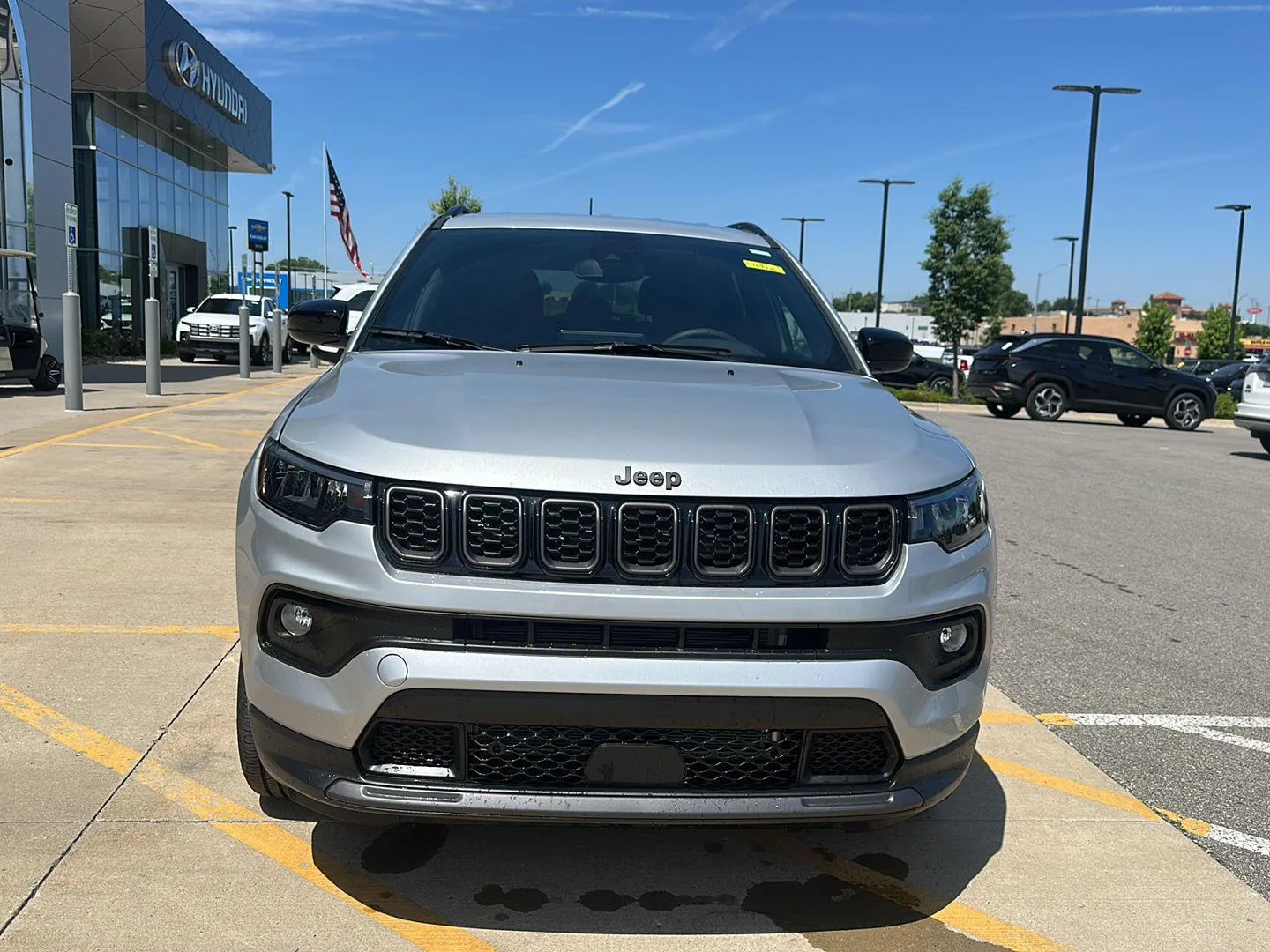 New 2026 Silver Zynith Metallic Clearcoat Jeep Latitude Altitude image 6