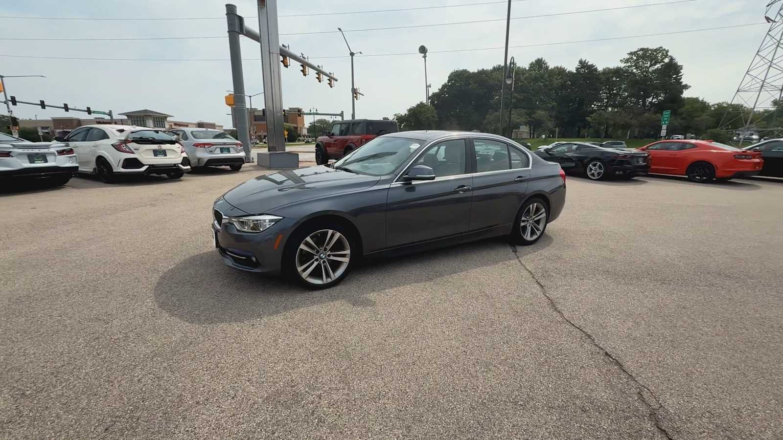 Used 2017 Gray BMW xDrive image 4